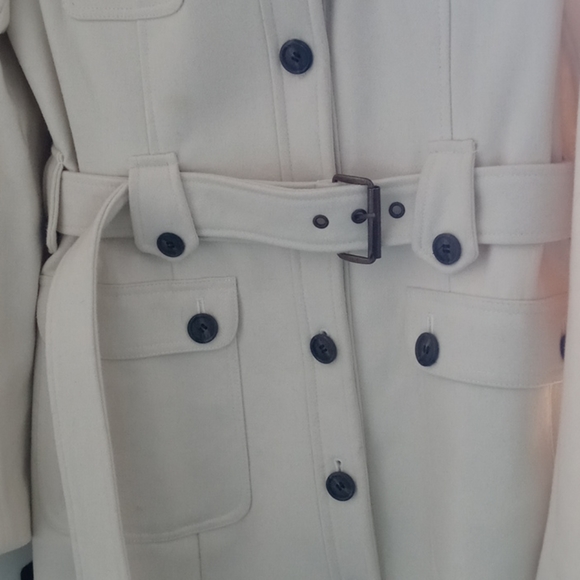 Beautiful Coat. Beautiful Espirt winter creme size med. - Picture 2 of 5